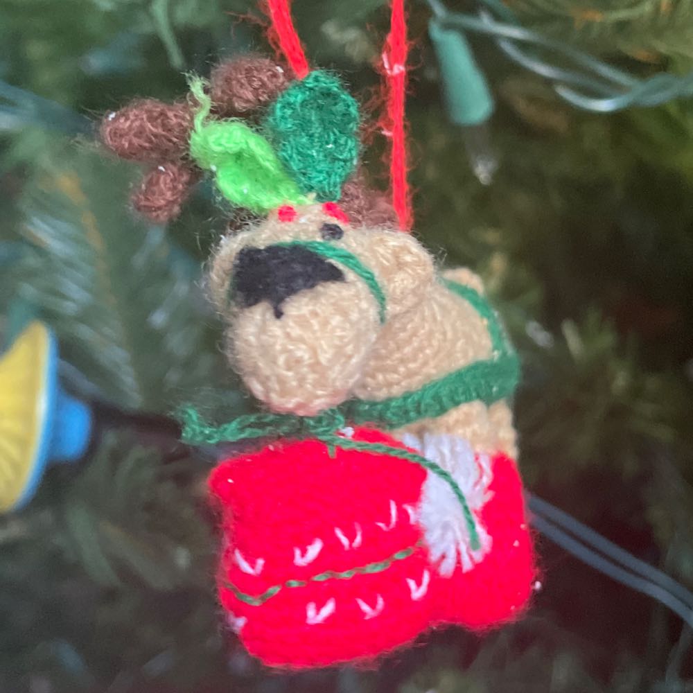 Crochet - Reindeer - With Gift - Reindeer (Animals) ornament collectible - Main Image 2