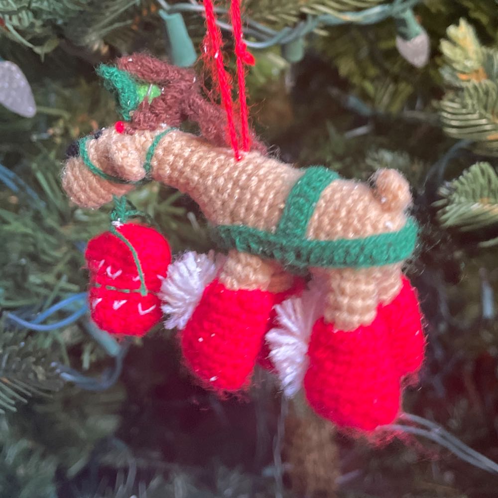 Crochet - Reindeer - With Gift - Reindeer (Animals) ornament collectible - Main Image 3