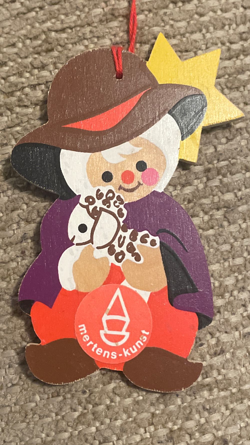 Mertens-Kunst - Shepherd Holding Lamb - Shepherd (Wood) ornament collectible - Main Image 2