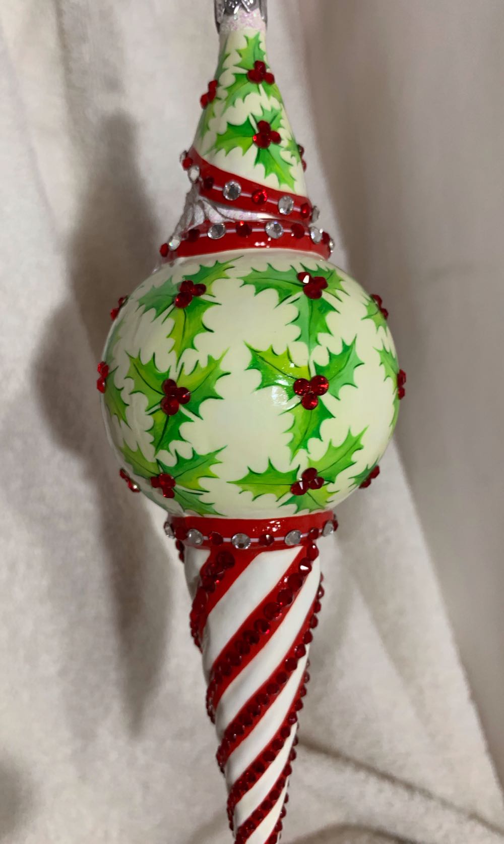 Cullen Claus, Holly - General Line (Santa) ornament collectible - Main Image 3