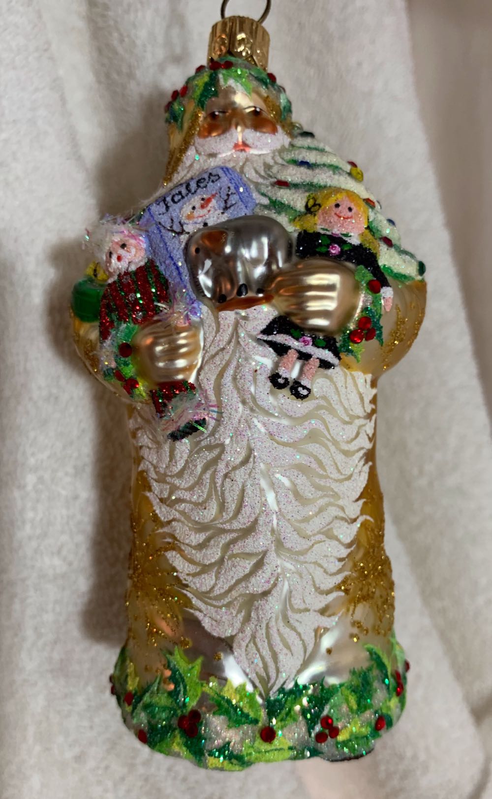 Bearing Gifts, Black: Red & Green