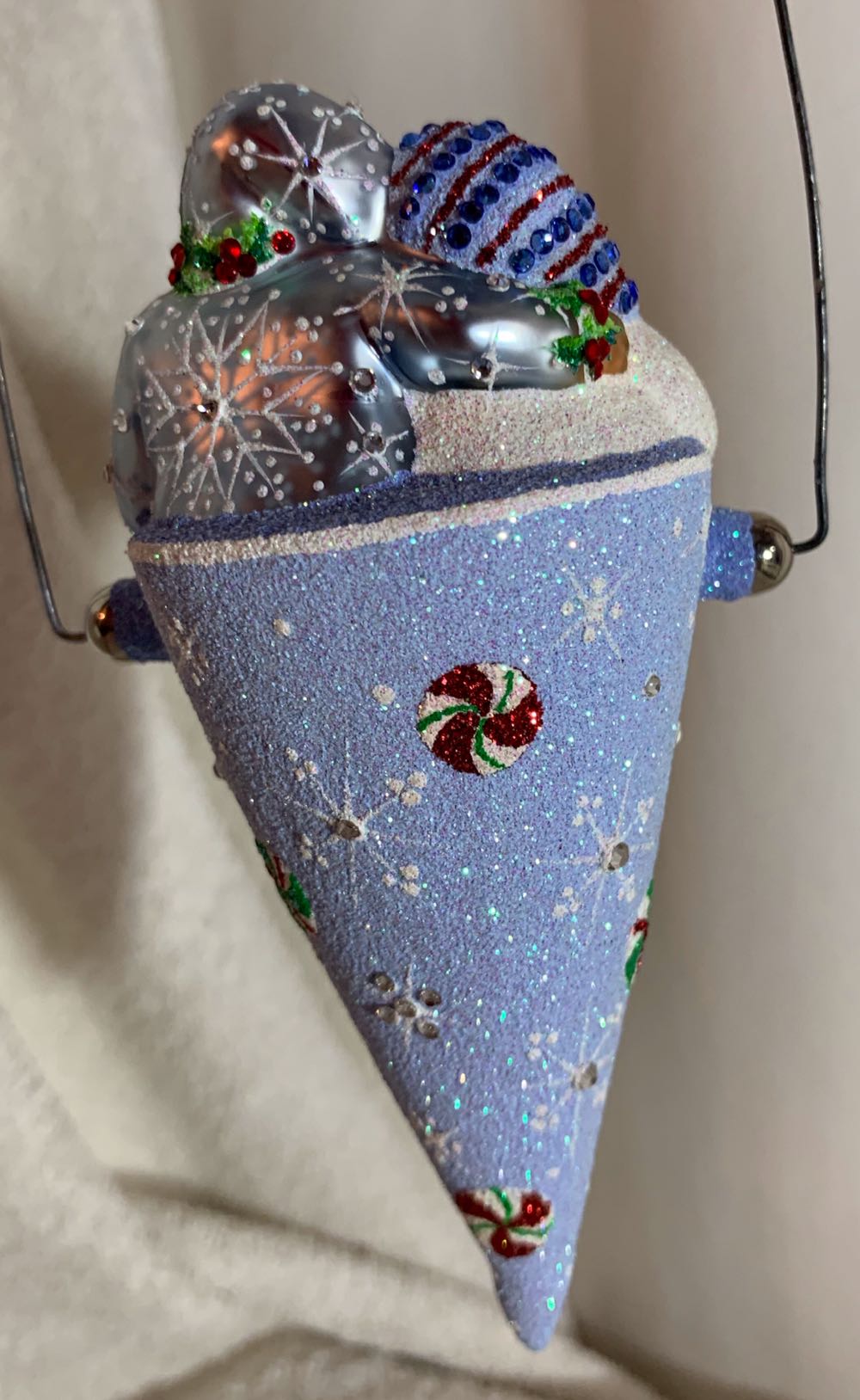 Victorian Candy Cone, Gingerbread Men - Event Piece (Christmas Tree Ornament) ornament collectible - Main Image 3
