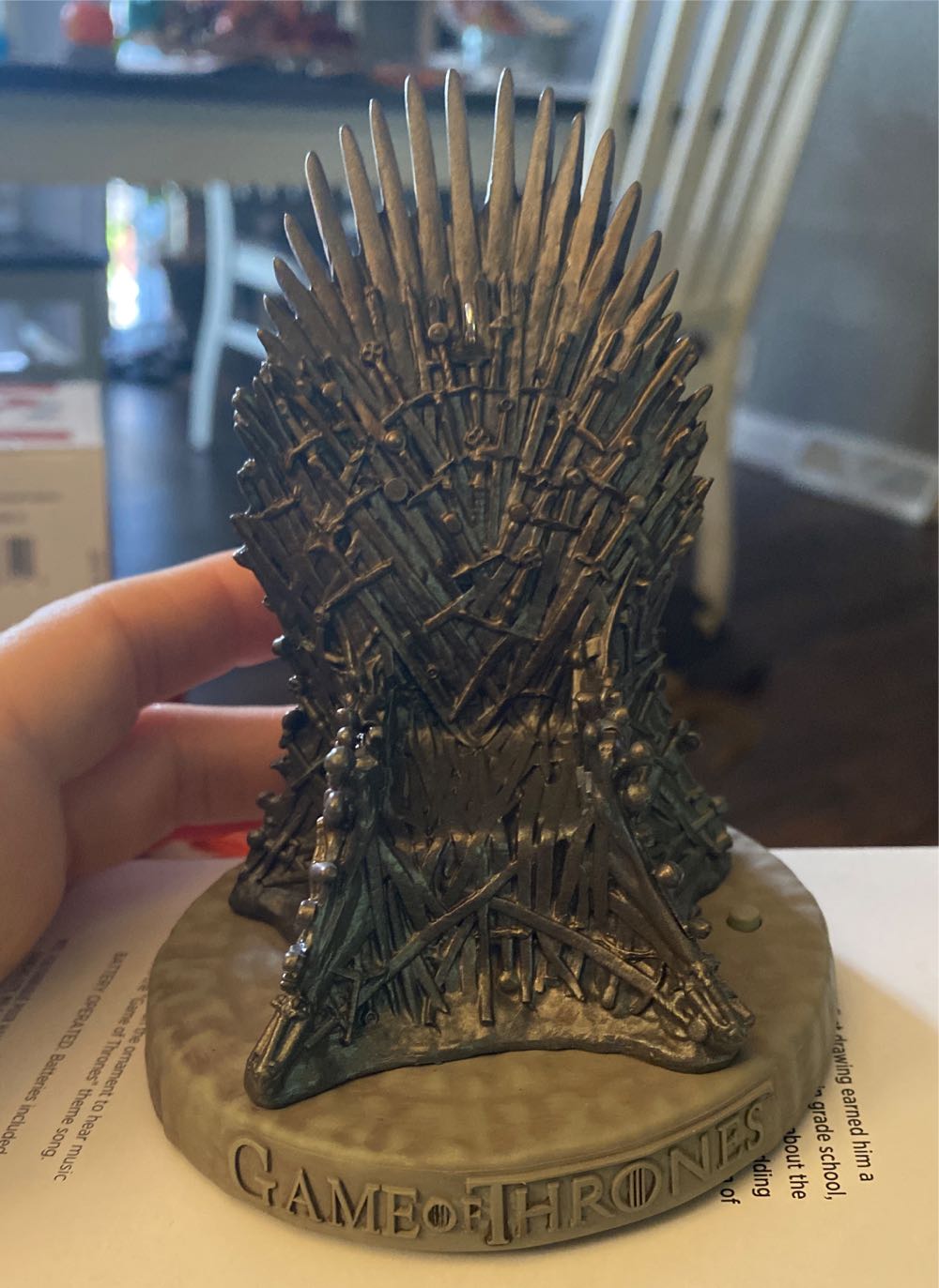The Iron Throne - Magic Sound (Game Of Thrones) ornament collectible [Barcode 763795751228] - Main Image 3