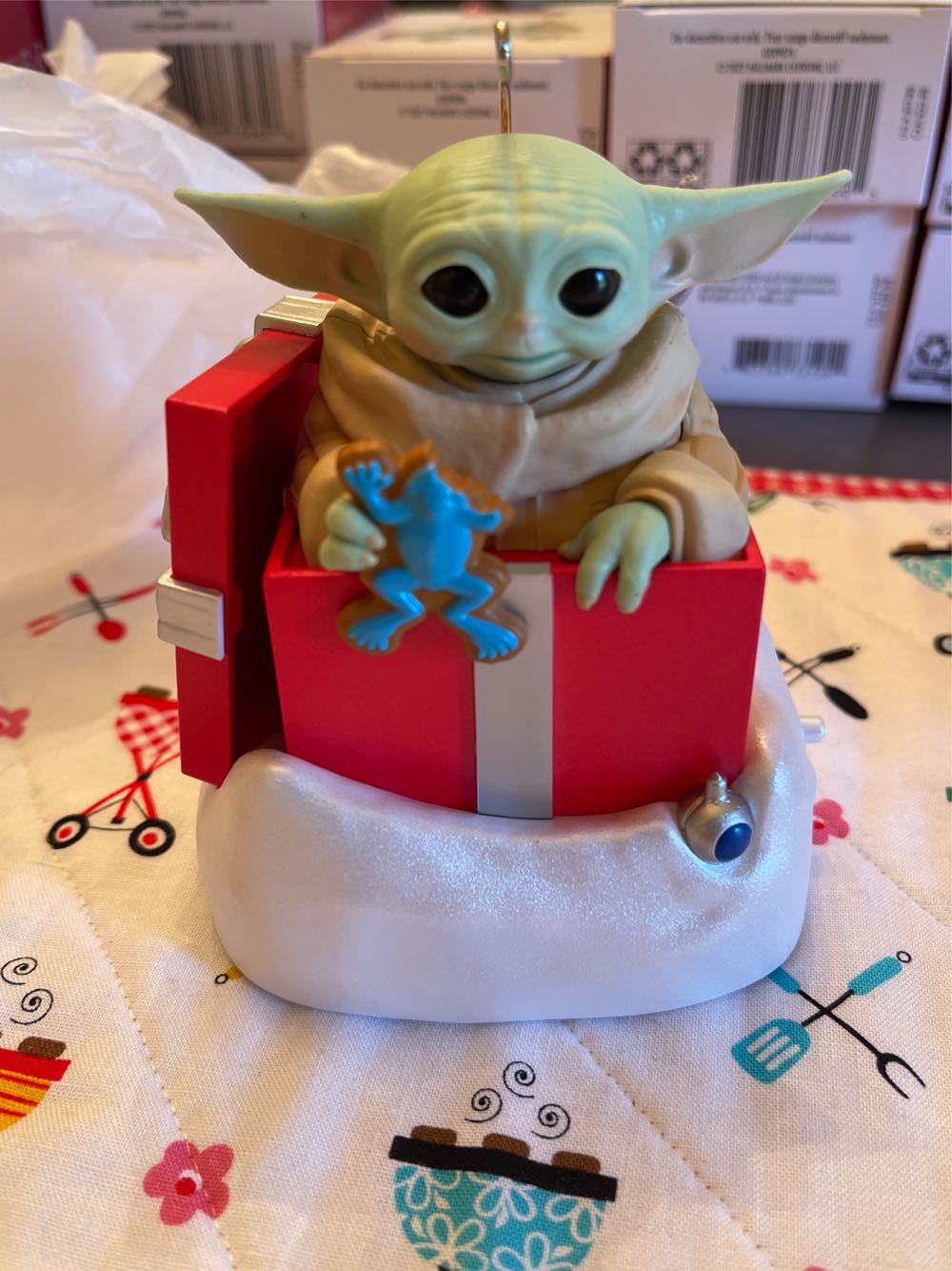 Star Wars 2022 Grogu Greetings - Star Wars: The Mandalorian (Television) ornament collectible [Barcode 763795768134] - Main Image 3