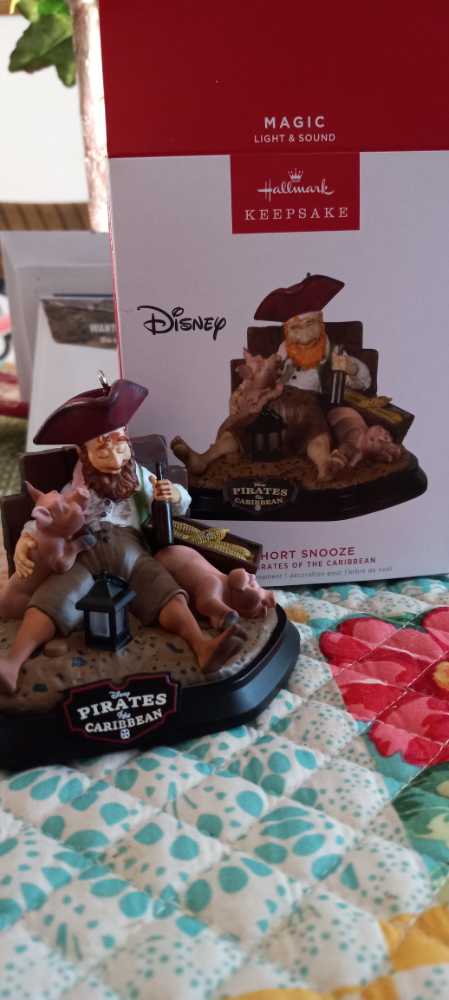 A Short Snooze - Rides (Pirates Of The Caribbean) ornament collectible [Barcode 763795731510] - Main Image 3