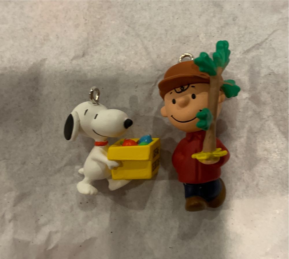 Decorating Fun - The Peanuts Gang Miniature (Peanuts) ornament collectible [Barcode 763795772797] - Main Image 3