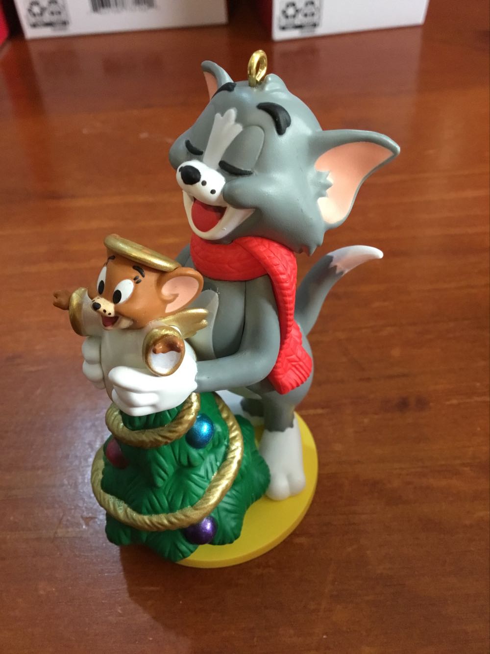 Tom & Jerry: Decorating The Tree 2022 Ornament - Tom And Jerry (Tom & Jerry Decorating) ornament collectible [Barcode 763795731084] - Main Image 3