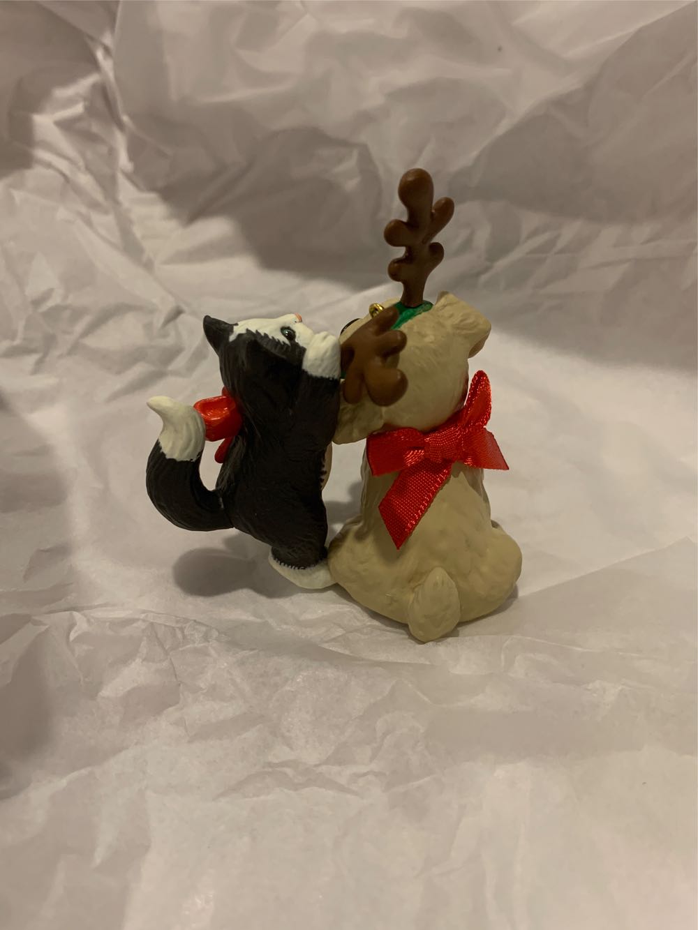 Mischievous Kittens 2022 Special Spruced-Up Pets - Puppy Love (Special Edition) ornament collectible [Barcode 763795756728] - Main Image 4