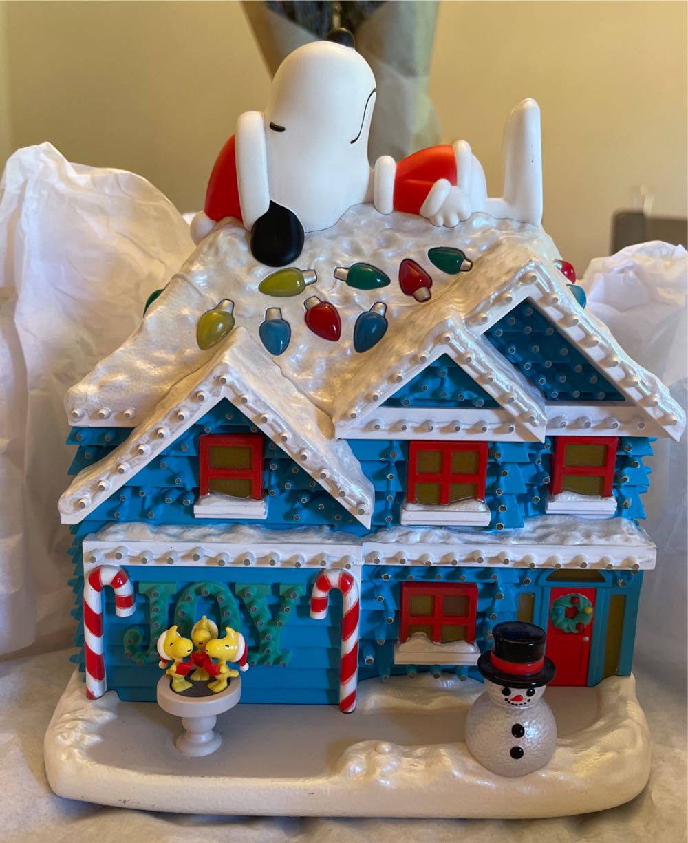 The Merriest House In Town - Peanuts (Magic Light & Sound) ornament collectible [Barcode 763795758968] - Main Image 4
