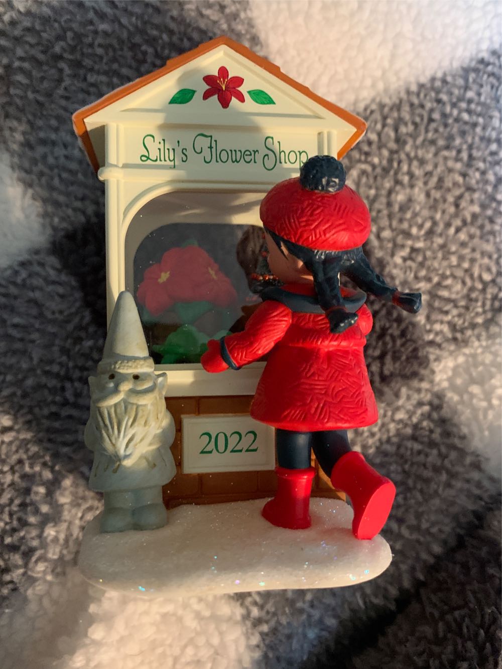 Christmas Window #20 - Christmas Window (Lily’s flower shop) ornament collectible [Barcode 763795766079] - Main Image 3