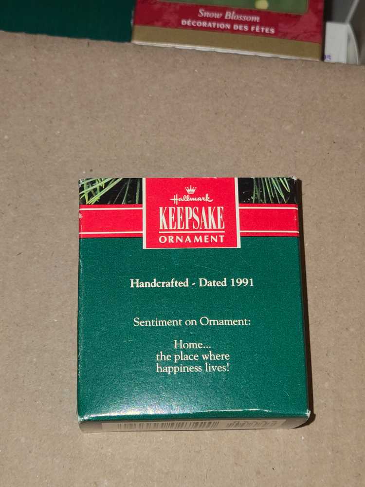 New Home  (Family) ornament collectible [Barcode 070000027420] - Main Image 2