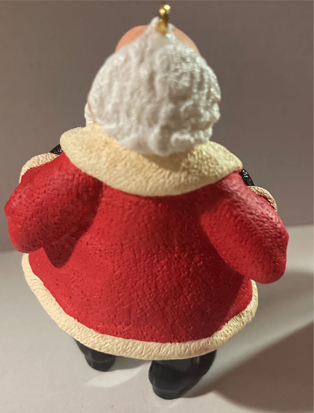 Hallmark Keepsake Ornament Club. Member Exclusive. 2001. The Proud Collector. Designed By Ed Seale. - KOC Collector’s Club Member Exclusive (The Proud Collector) ornament collectible - Main Image 4