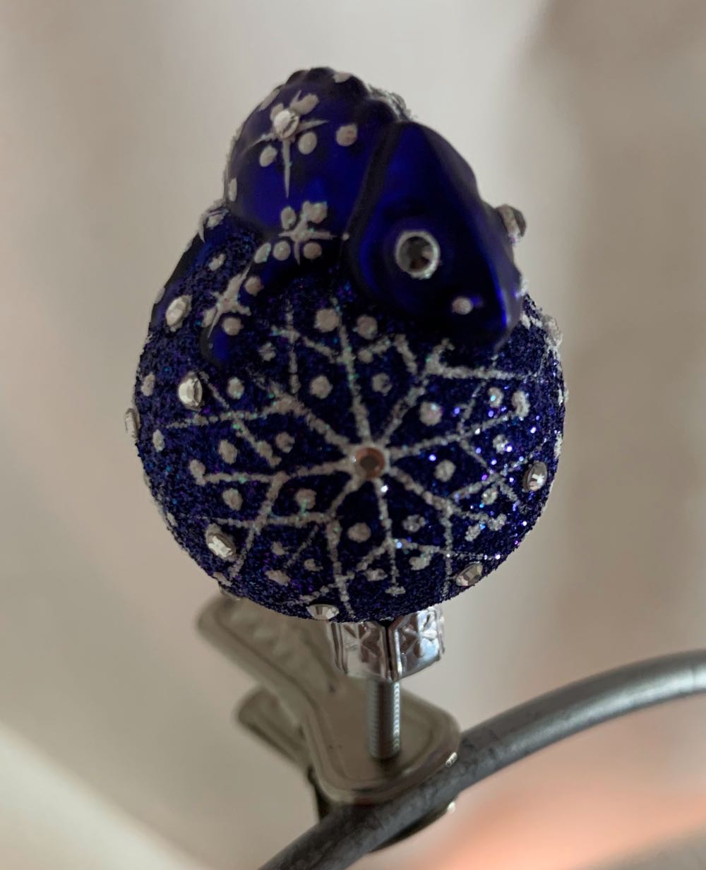 Ultra Miniature Chameleon, Snowflakes - Event Exclusive (Christmas Tree Ornament) ornament collectible - Main Image 2