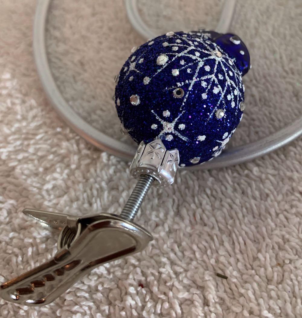 Ultra Miniature Chameleon, Snowflakes - Event Exclusive (Christmas Tree Ornament) ornament collectible - Main Image 4