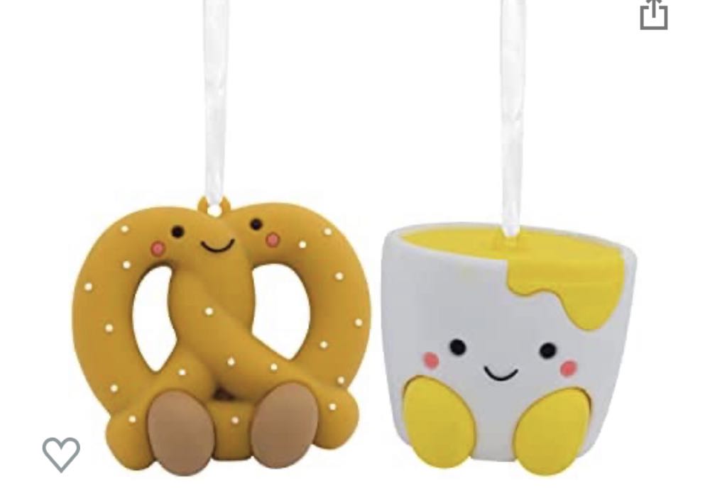 Lemax - 22125 Family Ice Follies. Set Of 2