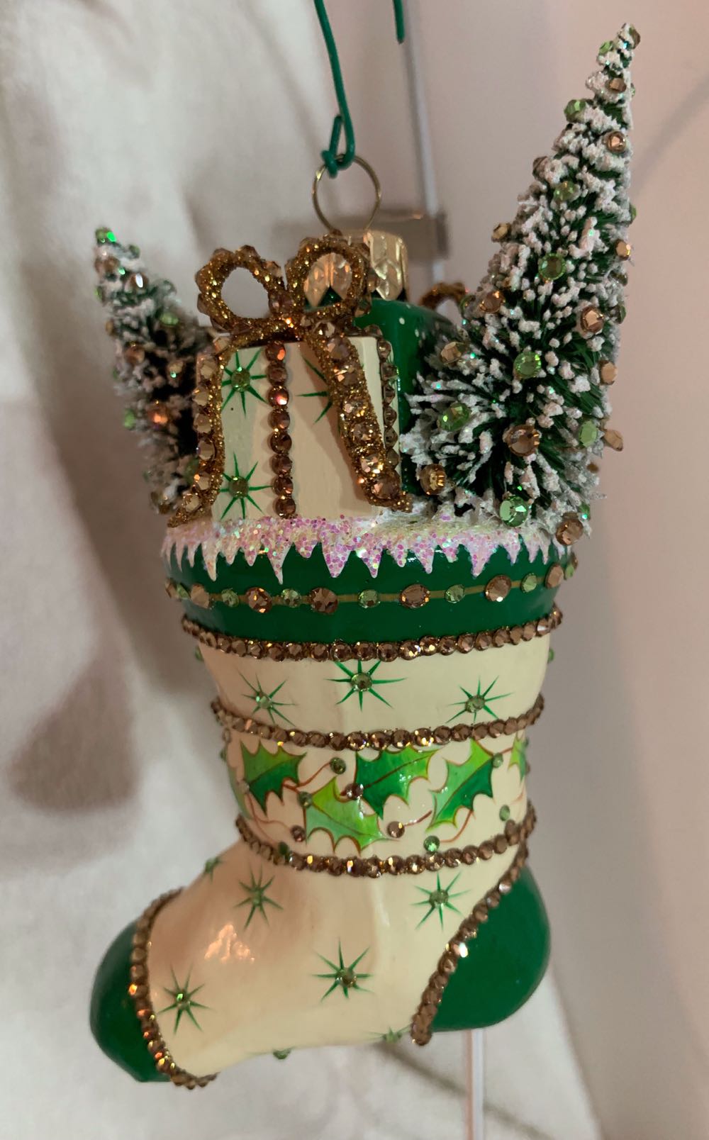 Merrie Christmas, Crème: Green & Gold - Other Exclusive (Christmas Tree Ornament) ornament collectible - Main Image 3