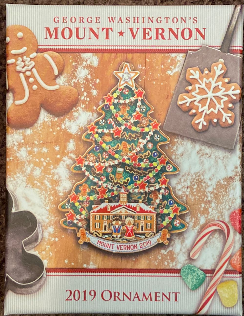 DINOS - T-Rex On Presents Typo