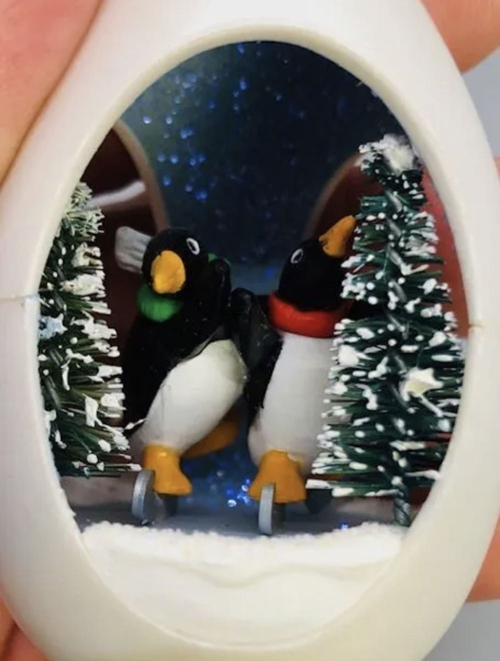 Winter Surprise #2 - Winter Surprise (Penguins) ornament collectible [Barcode 070000027468] - Main Image 3