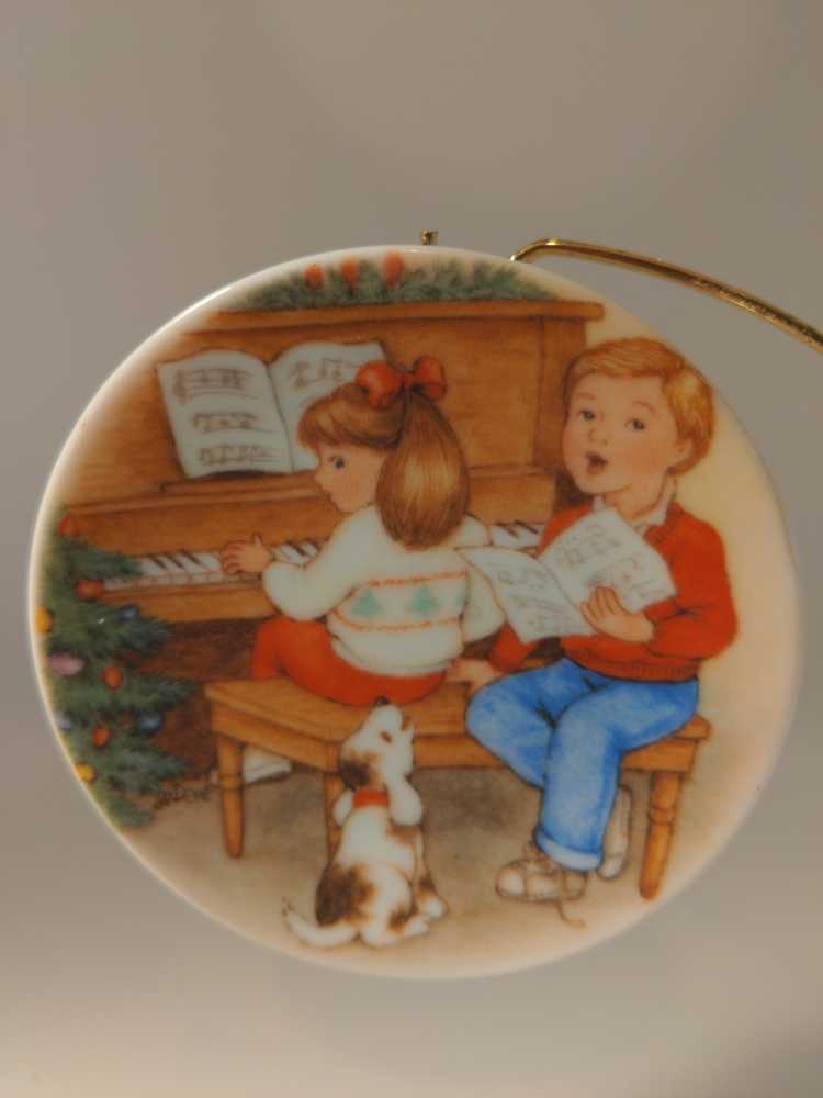 CP#6 - Sweet Holiday Harmony - Collectors Plate Series (Collectors Series) ornament collectible [Barcode 070000027444] - Main Image 2