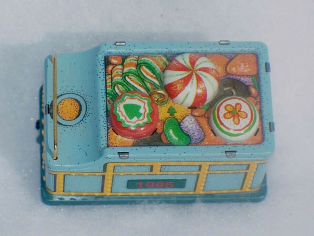 Yuletide Central - 1995 - # 2 - Tender - Yuletide Central (Collectible Series) ornament collectible - Main Image 2