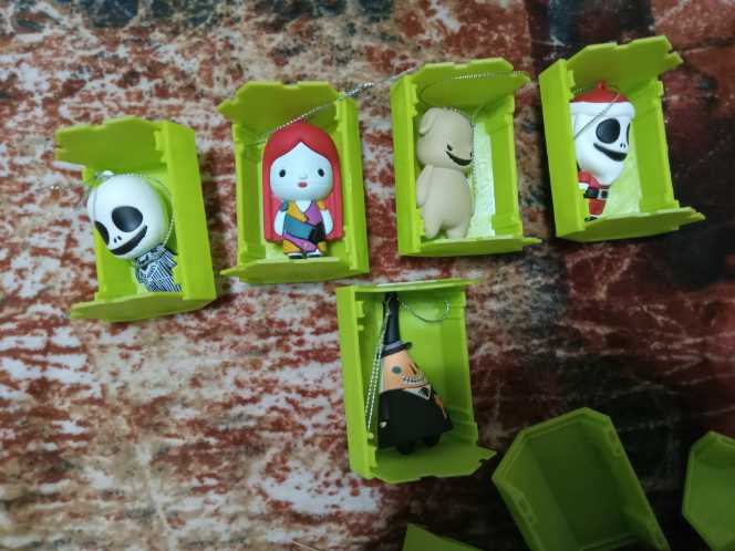 Halloween Tim Burton’s The Nightmare Before Christmas Series 2 Mystery Ornament— Zero  ornament collectible [Barcode 763795776610] - Main Image 3