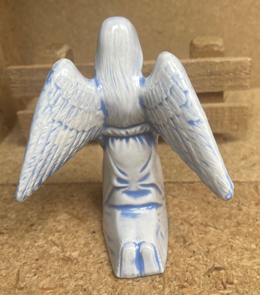 Ceramic - Byron - Angel - Adoring - Angel (Nativity) ornament collectible - Main Image 2
