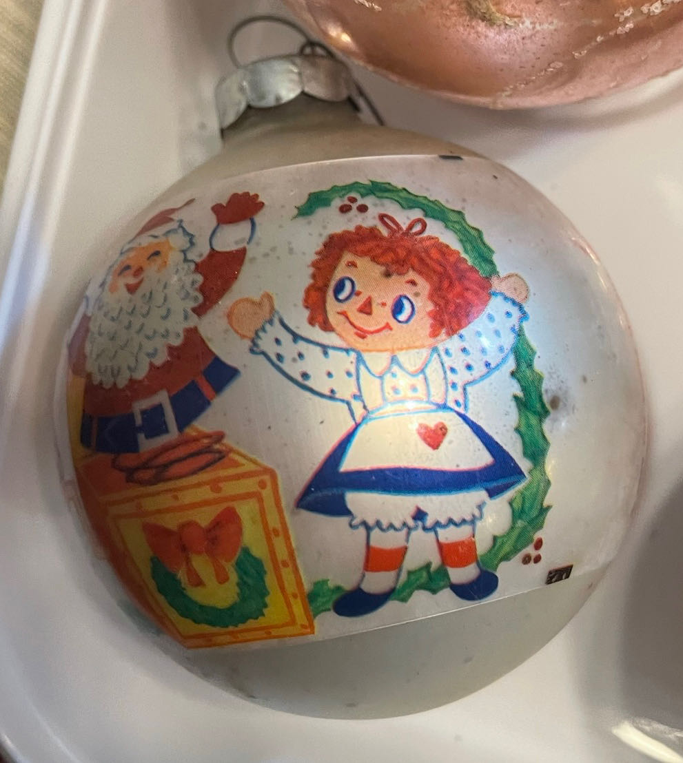 Corning - Raggedy Ann & Andy - With Santa - Raggedy Ann & Andy (Pop Culture) ornament collectible - Main Image 3