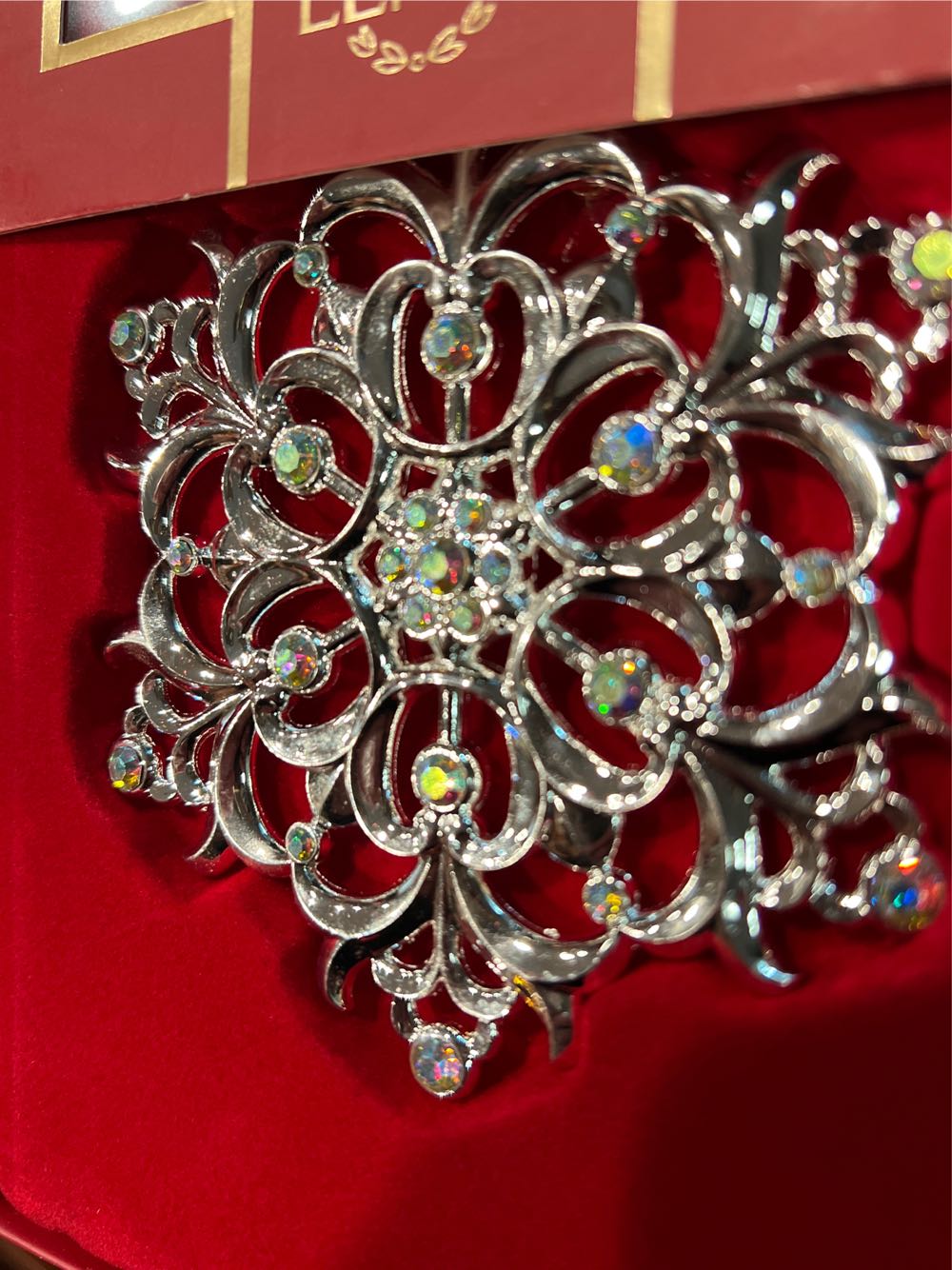 Lenox 2022 Snow Majesty Snowflake - Snow Majesty ornament collectible [Barcode 194372019927] - Main Image 2