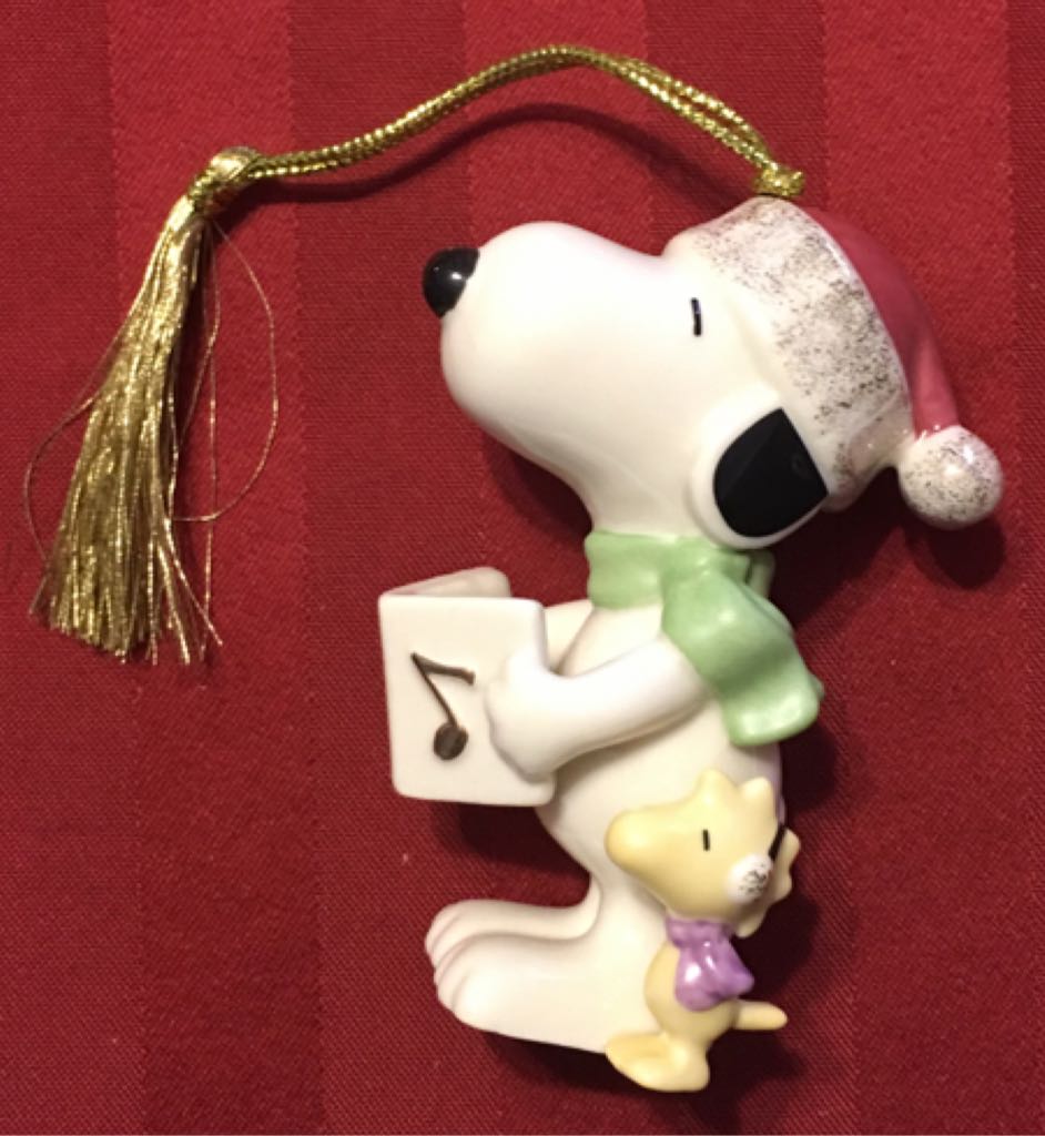 Christmas Caroling With Snoopy  (Peanuts) ornament collectible [Barcode 882864550422] - Main Image 2