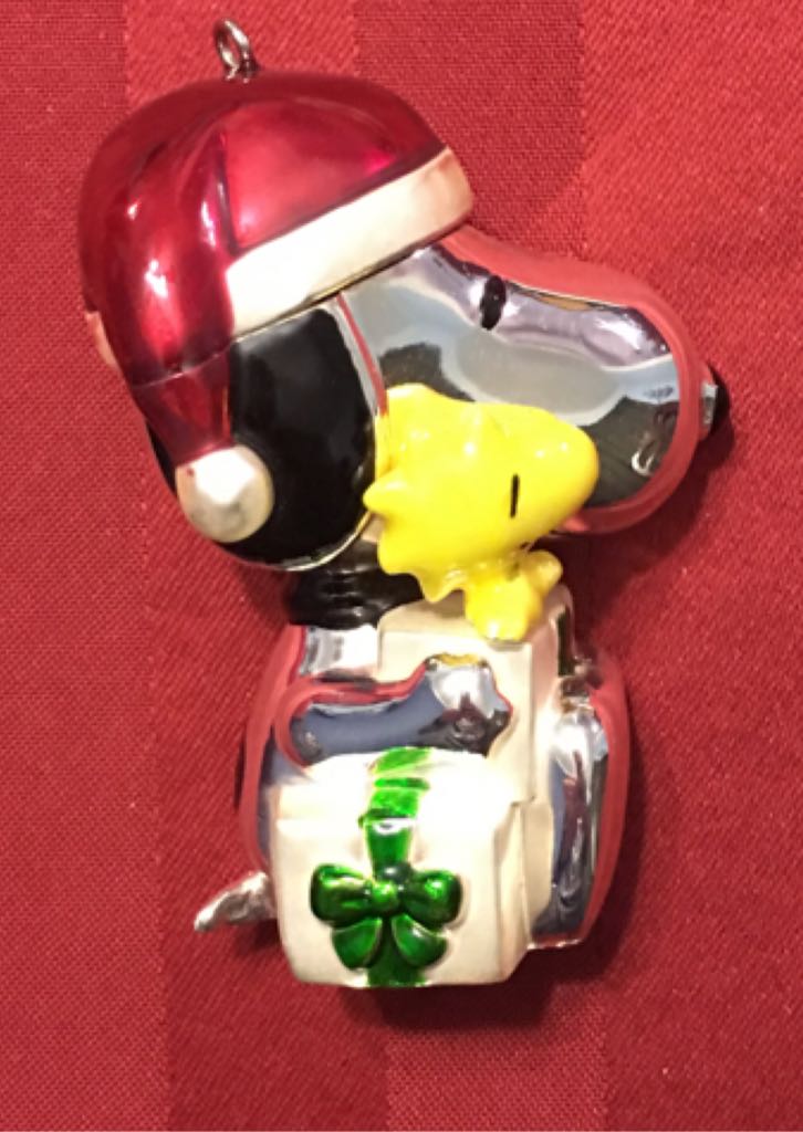 Snoopy’s Christmas Surprise - Snoopy (Peanuts) ornament collectible [Barcode 882864187611] - Main Image 2