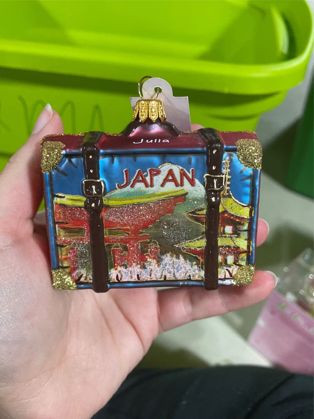 Hartland - White - Shepherd - Adoring