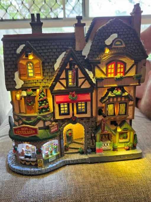 River Moors Christmas Street Festival x2 - Caddington Village (Essex Street Facade) ornament collectible [Barcode 728162853158] - Main Image 2