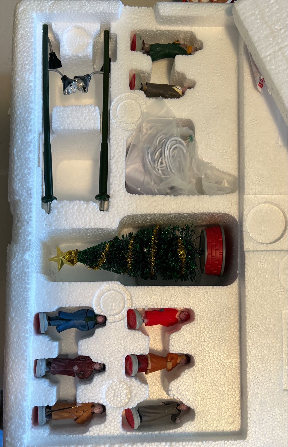 Bell & Thistle Tavern #5682 - Caddington Village (Sights & Sounds) ornament collectible [Barcode 728162056825] - Main Image 2