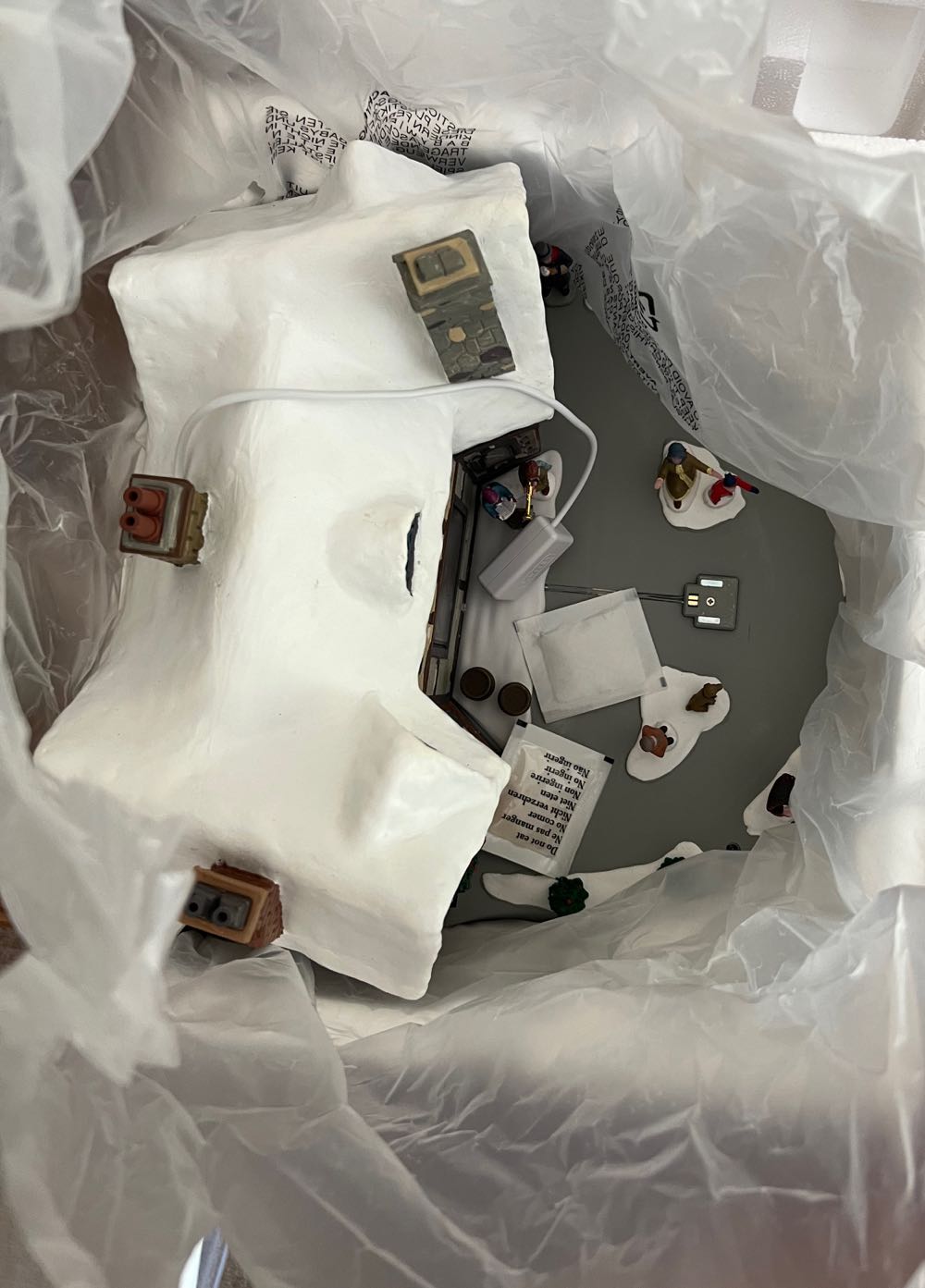 Bell & Thistle Tavern #5682 - Caddington Village (Sights & Sounds) ornament collectible [Barcode 728162056825] - Main Image 3