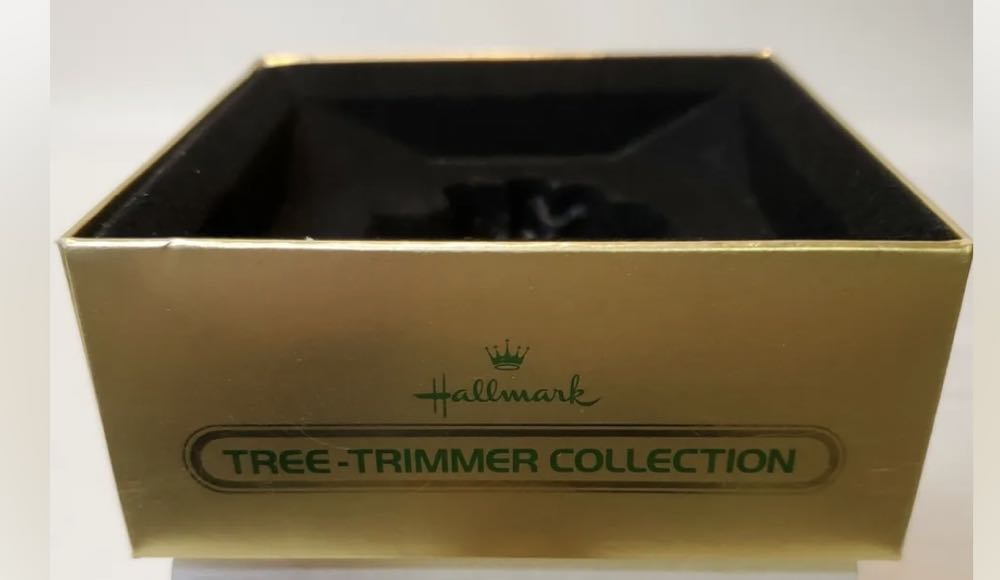 Caroling Bear Tree Trimmer Collection 1980 - Tree Trimmer ornament collectible - Main Image 4