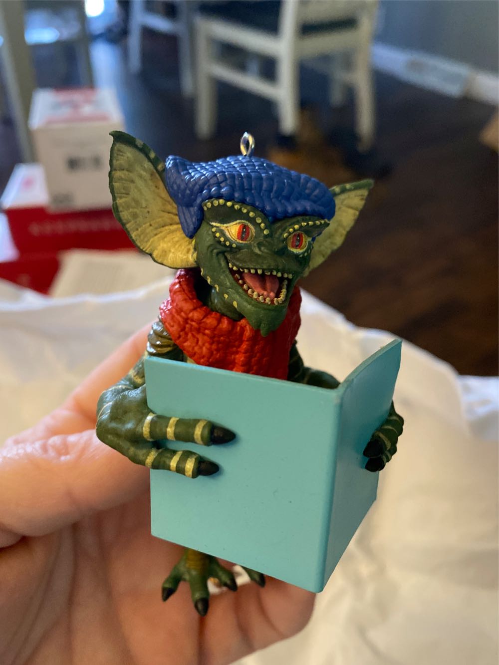 Caroling Gremlin - Gremlins (Holiday Horror) ornament collectible [Barcode 763795731138] - Main Image 3