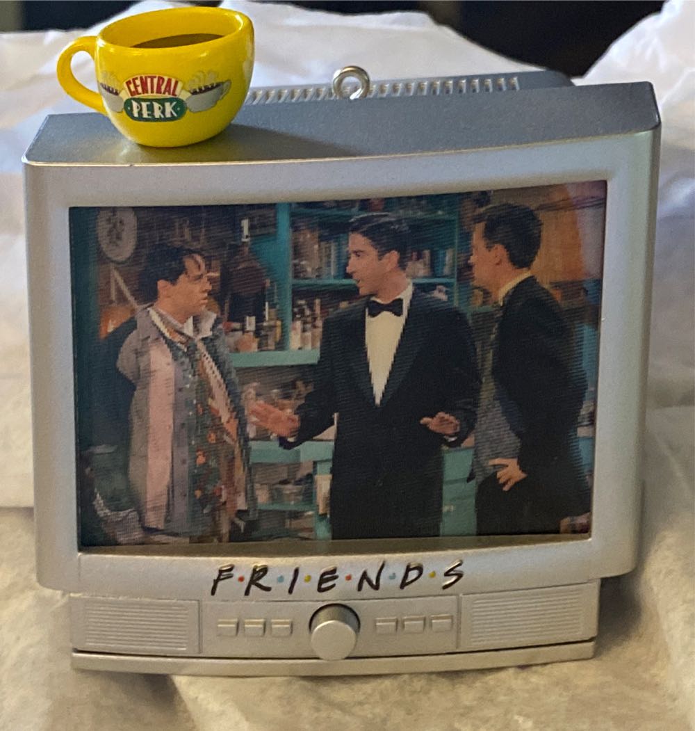 Friends- Chillin’ With Friends - Friends (Movies & TV) ornament collectible [Barcode 763795748358] - Main Image 3