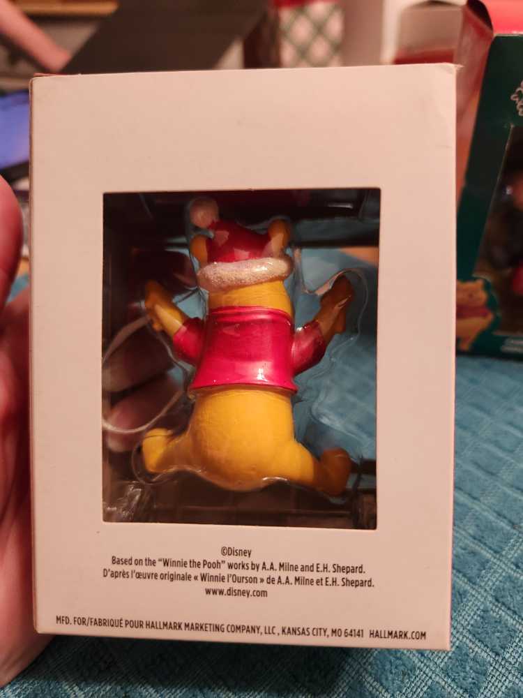 Winnie The Pooh - Hallmark Ornament (Winnie the Pooh) ornament collectible [Barcode 763795775682] - Main Image 3