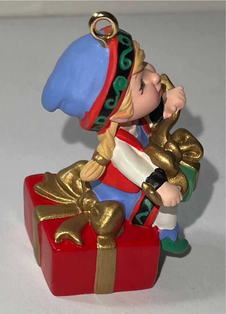 Curius The Elf 2002  (Elf) ornament collectible - Main Image 4
