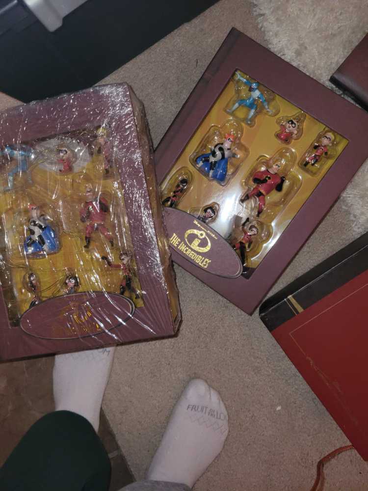 The Incredibles Storybook  ornament collectible - Main Image 3
