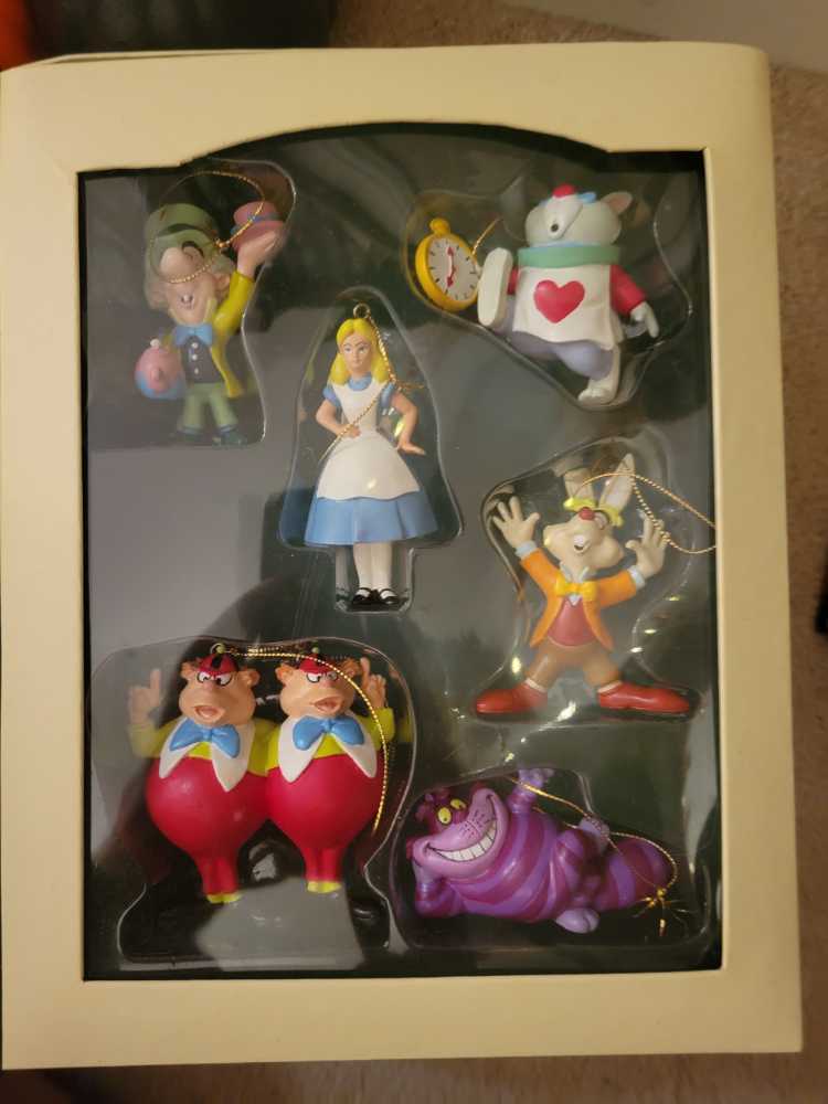 Alice In Wonderland Storybook  ornament collectible - Main Image 2