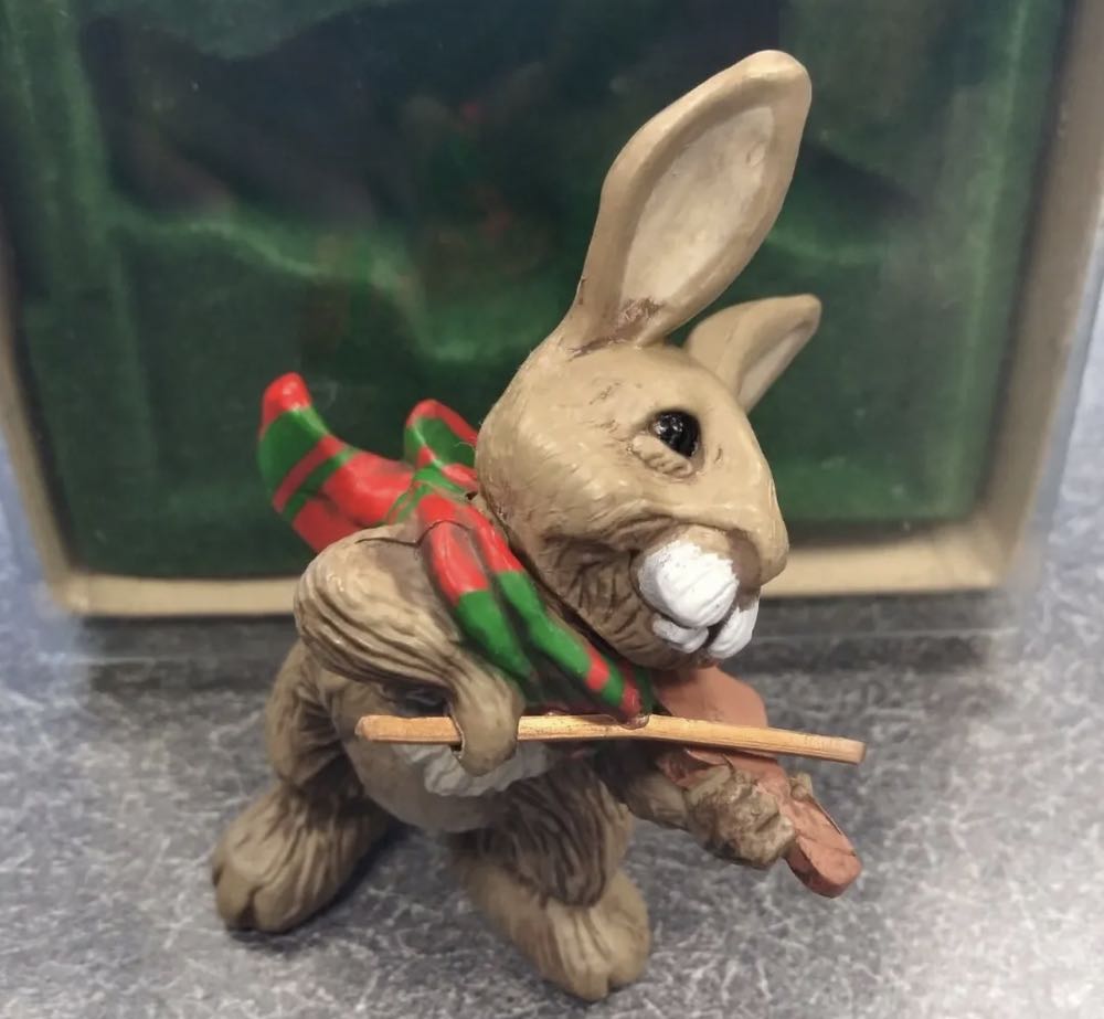 Friendly Fidler Rabbit  ornament collectible - Main Image 2