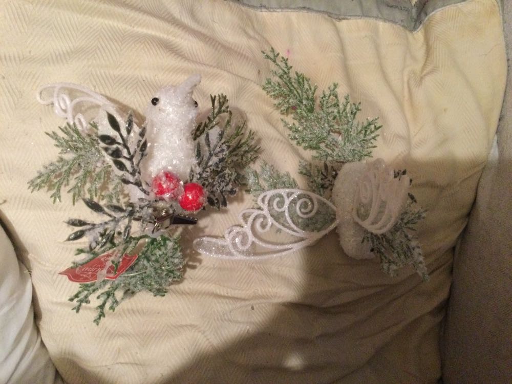 Hummingbird White with Greenery - Holiday Time ornament collectible - Main Image 2