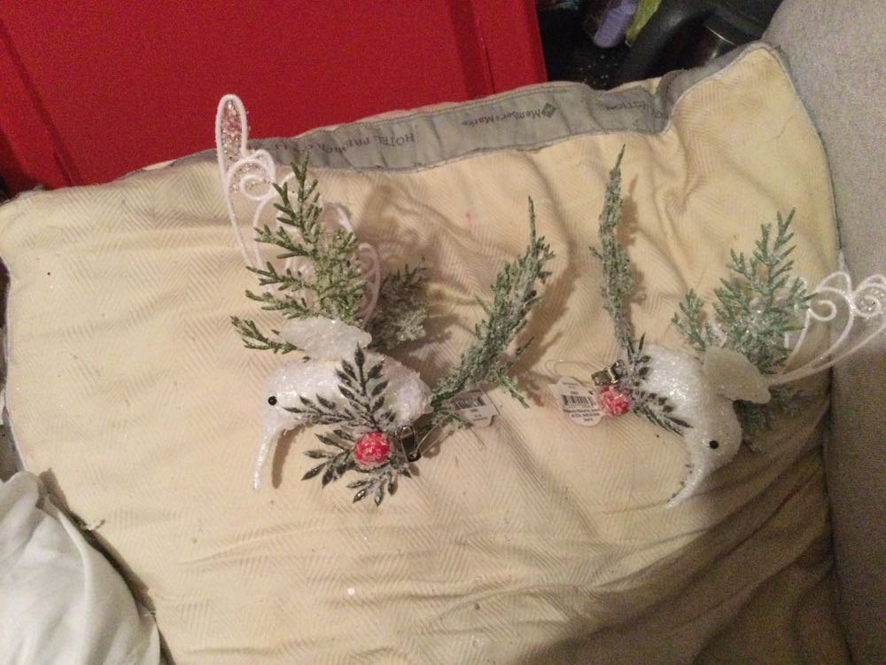 Hummingbird White with Greenery - Holiday Time ornament collectible - Main Image 3