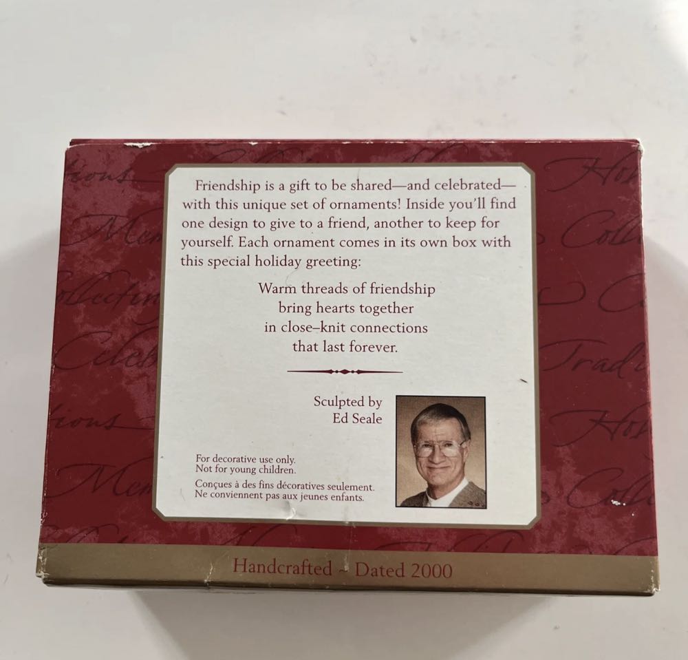 Close Knit Friends  ornament collectible - Main Image 2