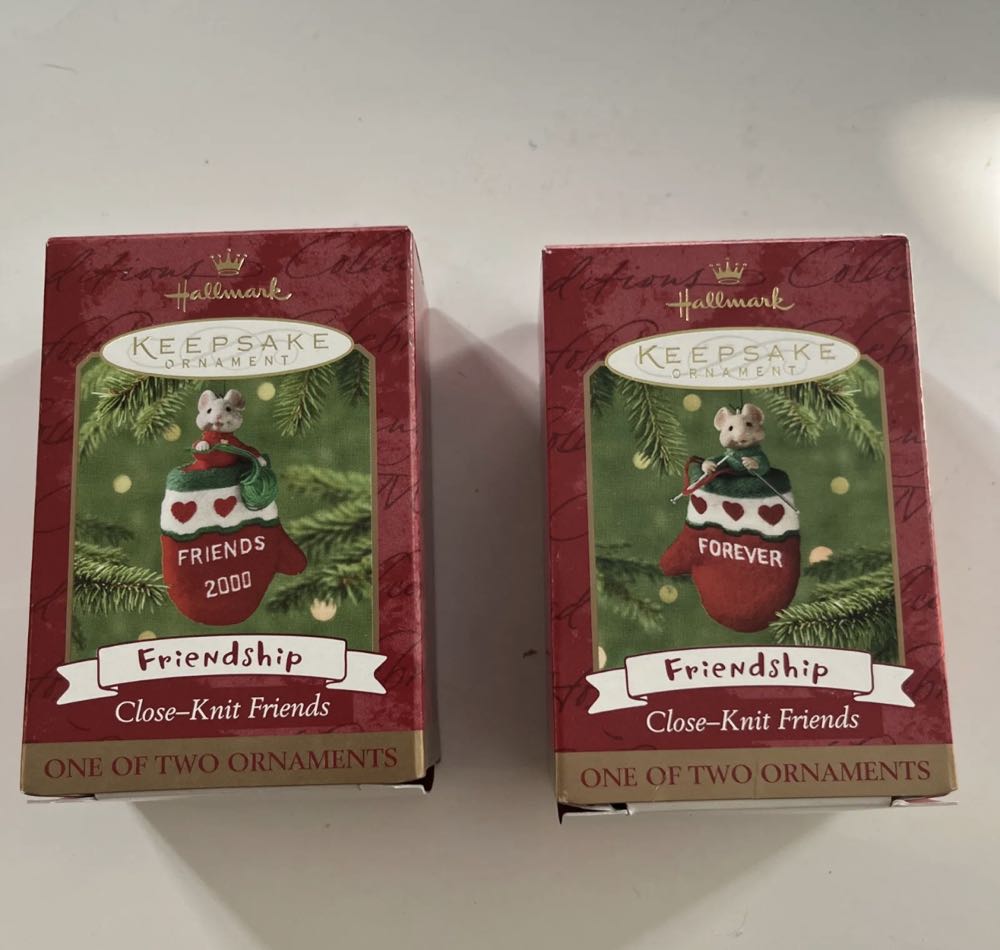 Close Knit Friends  ornament collectible - Main Image 3