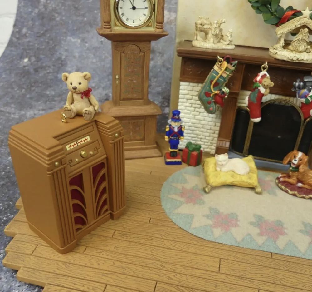 Family Living Room (KOC Club)  ornament collectible - Main Image 3