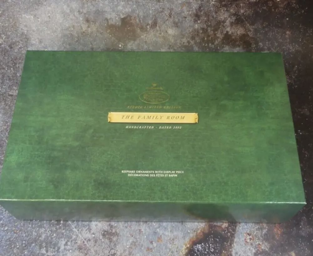 Family Living Room (KOC Club)  ornament collectible - Main Image 4