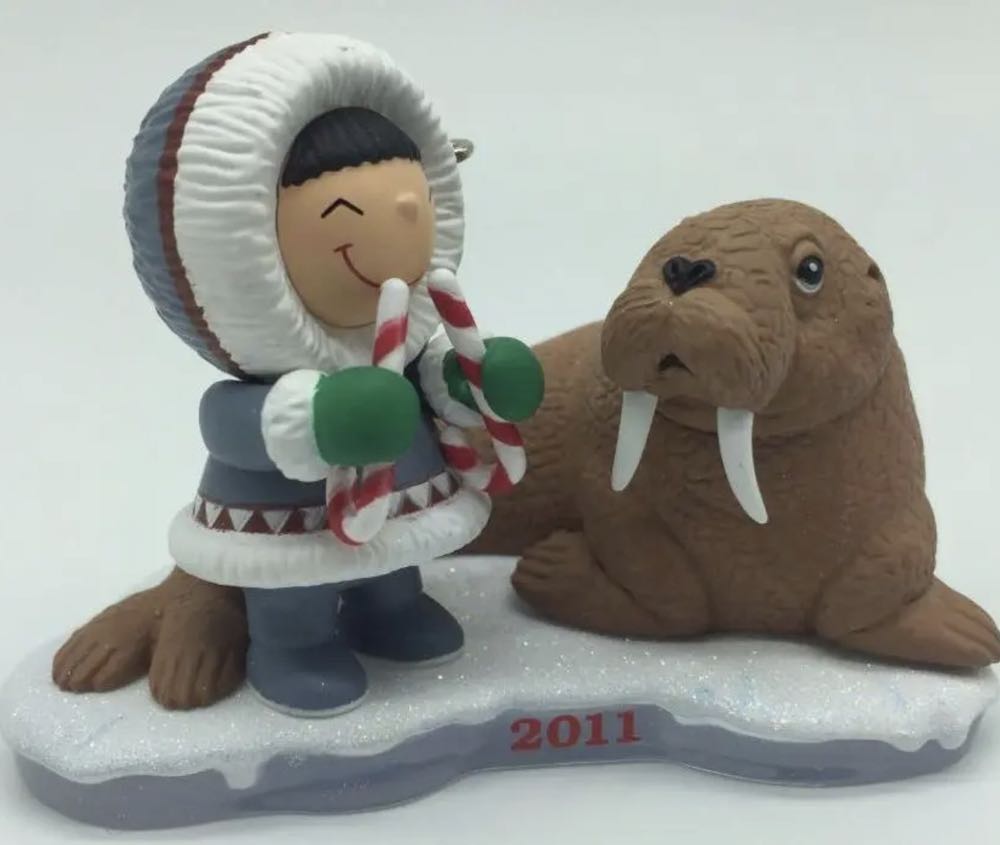 Frosty Friends (32nd In Series)  ornament collectible - Main Image 2