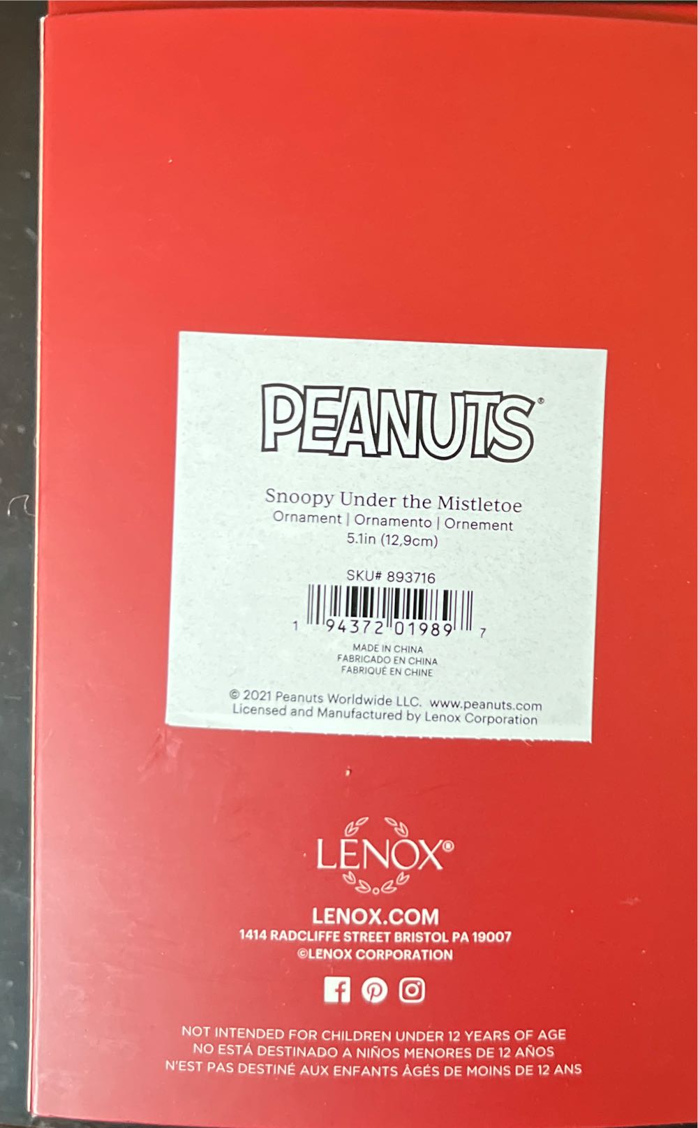 Snoopy Under The Mistletoe - Snoopy (Peanuts) ornament collectible [Barcode 194372019897] - Main Image 3